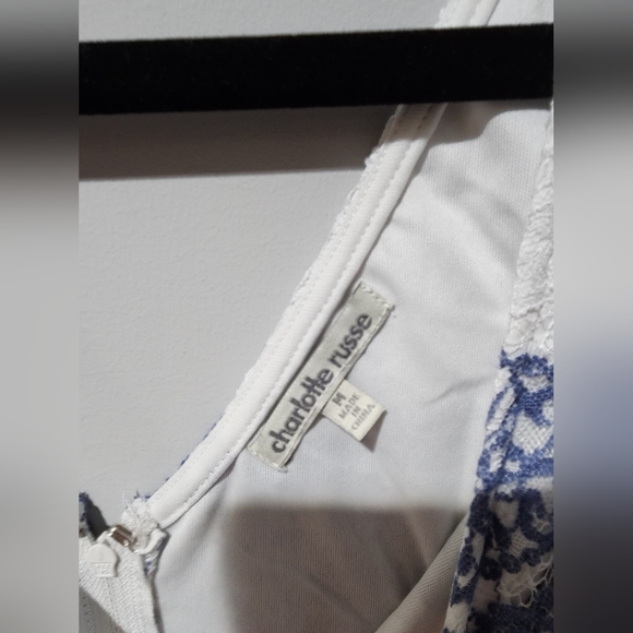 Lace dress - Picture 2 of 2